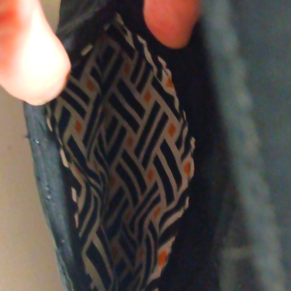 Vera Bradley Crossbody/Handbag Cushioned Signature Embossed Blk NWOT - Picture 4 of 7